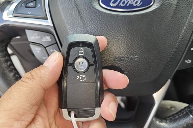 Used Ford Edge 2018 EcoBoost 245 Four-Wheel Drive Titanium 7-Seater Vehicle Key