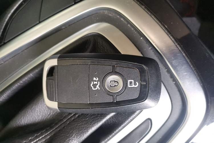 Used Ford Edge 2018 EcoBoost 245 Two-Wheel-Drive Titanium 7-Seater China V Standard Vehicle Key