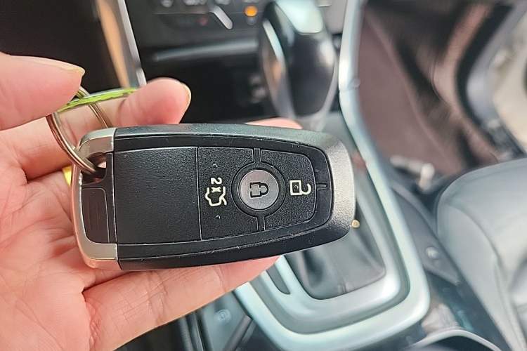 Used Ford Edge 2018 EcoBoost 245 Two-Wheel-Drive Titanium 7-Seater China V Standard Vehicle Key
