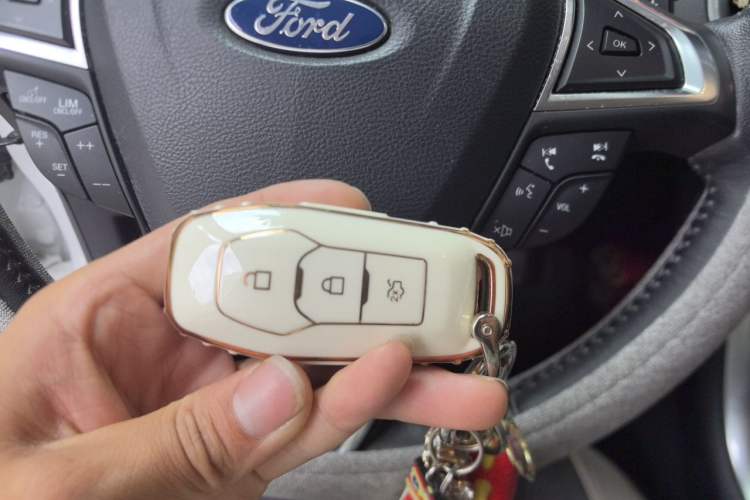 Used Ford Edge 2018 EcoBoost 245 Two-Wheel-Drive Titanium 7-Seater China V Standard Vehicle Key