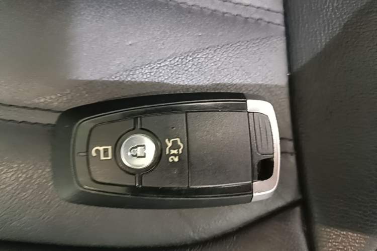 Used Ford Edge 2018 EcoBoost 245 Two-Wheel-Drive Titanium 7-Seater China V Standard Vehicle Key