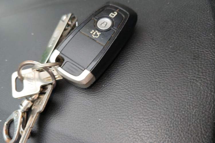 Used Ford Edge 2018 EcoBoost 245 Two-Wheel-Drive Titanium 7-Seater China V Standard Vehicle Key