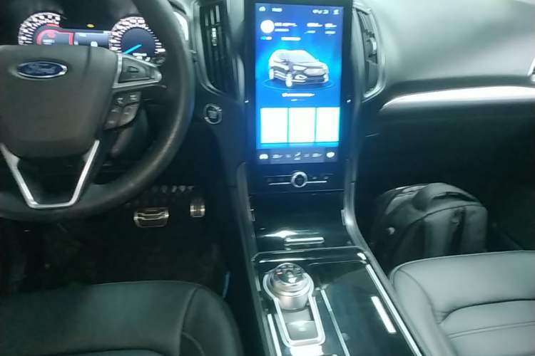 Used Ford Edge 2020 EcoBoost 245 Two-Wheel Drive Titanium 7-Seater Audio And AC Panel