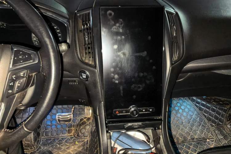 Used Ford Edge 2020 EcoBoost 245 Two-Wheel Drive Titanium 7-Seater Audio And AC Panel