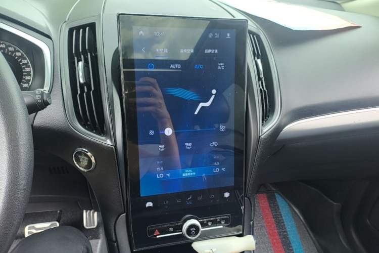 Used Ford Edge 2020 EcoBoost 245 Two-Wheel Drive Titanium 7-Seater Audio And AC Panel