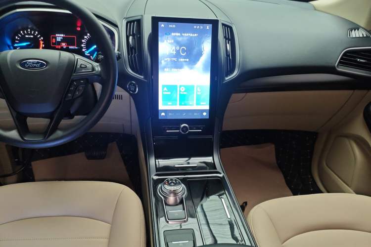 Used Ford Edge 2020 EcoBoost 245 Two-Wheel-Drive Titanium 5-Seater Audio And AC Panel