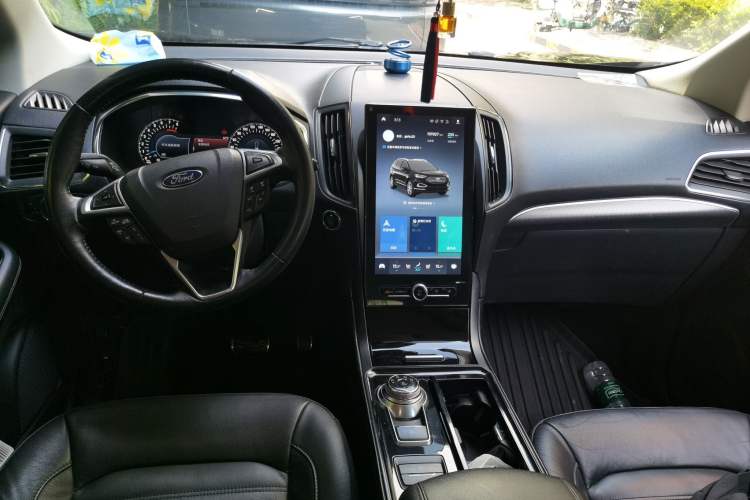 Used Ford Edge 2020 EcoBoost 245 Two-Wheel Drive Titanium 7-Seater Center Console