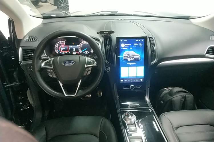 Used Ford Edge 2020 EcoBoost 245 Two-Wheel Drive Titanium 7-Seater Center Console