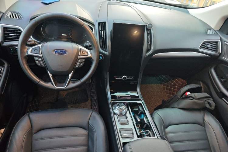 Used Ford Edge 2020 EcoBoost 245 Two-Wheel Drive Titanium 7-Seater Center Console
