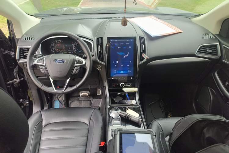 Used Ford Edge 2020 EcoBoost 245 Two-Wheel Drive Titanium 7-Seater Center Console