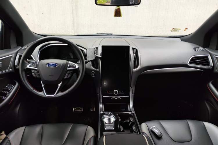 Used Ford Edge 2020 EcoBoost 245 4x4 ST-Line 7-Seater Center Console