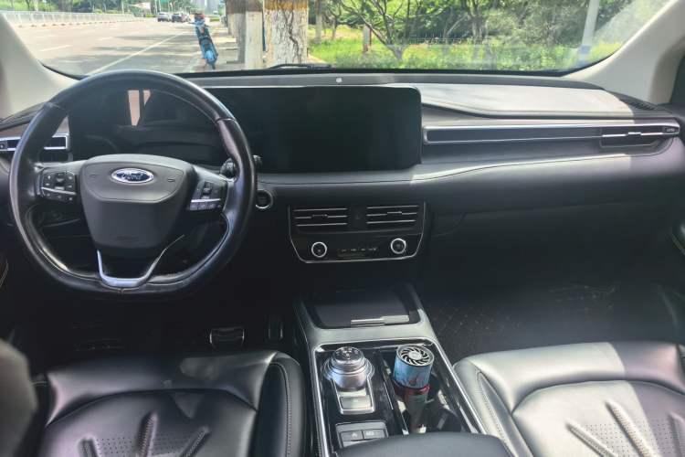 Used Ford Edge 2020 EcoBoost 245 Two-Wheel Drive Titanium 7-Seater Center Console