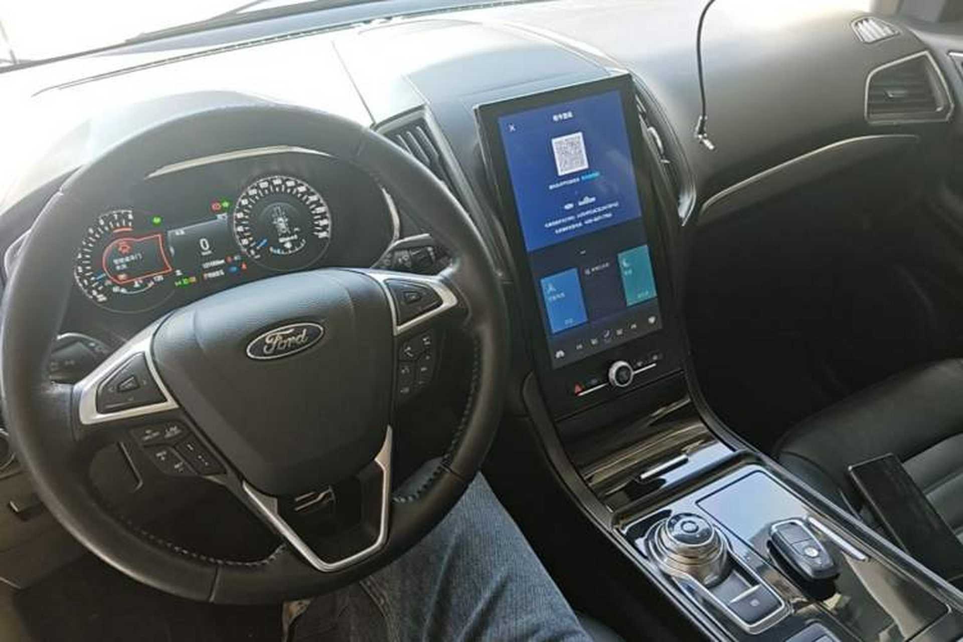 Used Ford Edge 2020 EcoBoost 245 Two-Wheel Drive Titanium 7-Seater Center Console