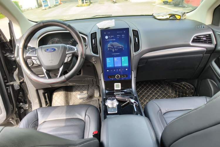 Used Ford Edge 2020 EcoBoost 245 Two-Wheel Drive Titanium 7-Seater Center Console