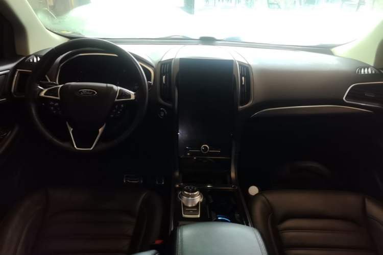 Used Ford Edge 2020 EcoBoost 245 Two-Wheel Drive Titanium 7-Seater Center Console