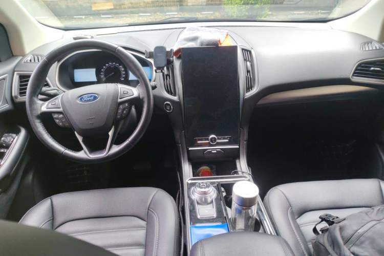 Used Ford Edge 2020 EcoBoost 245 Two-Wheel-Drive Platinum Edition 5 Seats Center Console