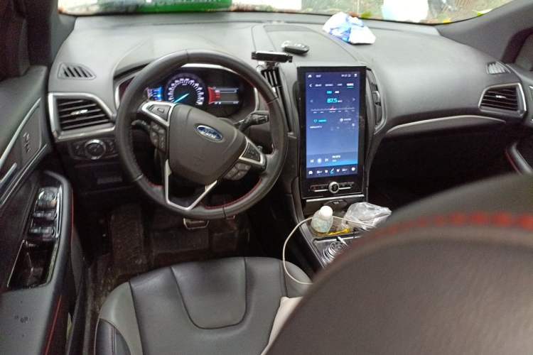 Used Ford Edge 2020 EcoBoost 245 4x4 ST-Line 7-Seater Center Console
