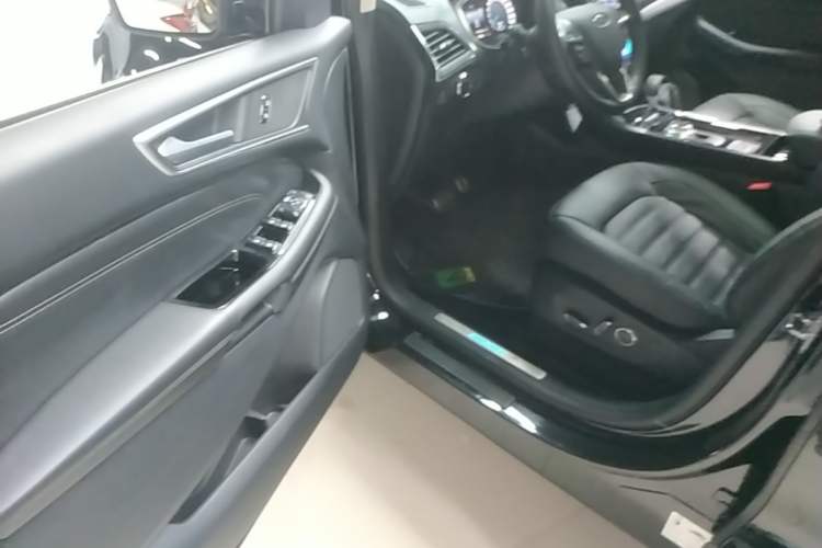 Used Ford Edge 2020 EcoBoost 245 Two-Wheel Drive Titanium 7-Seater Driver Seat