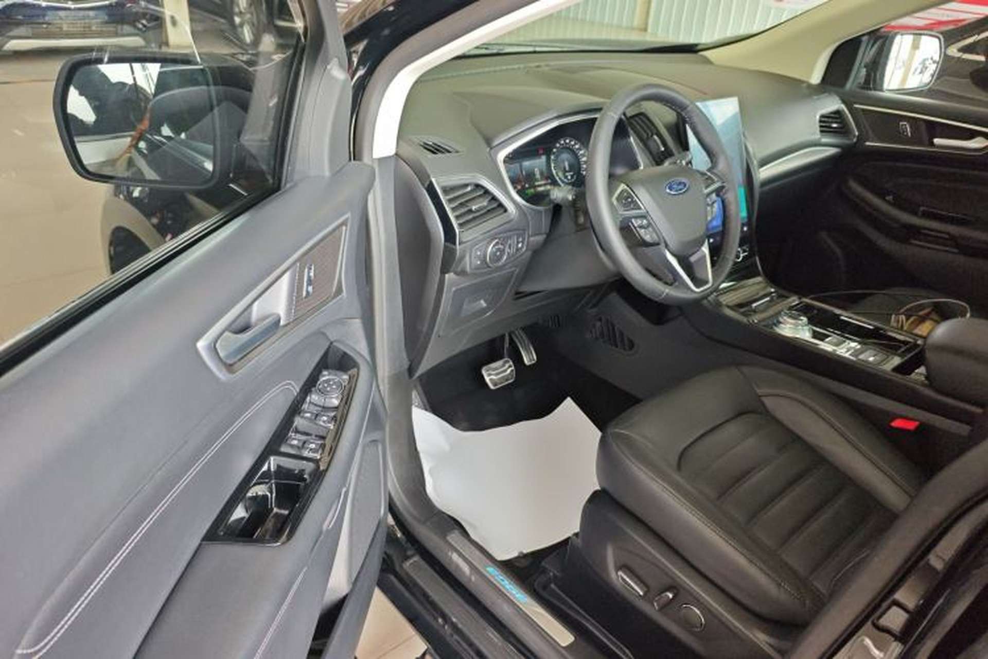 Used Ford Edge 2020 EcoBoost 245 Two-Wheel Drive Titanium 7-Seater Driver Seat