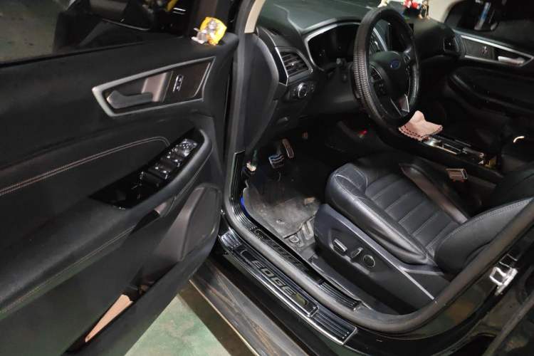 Used Ford Edge 2020 EcoBoost 245 Two-Wheel Drive Titanium 7-Seater Driver Seat