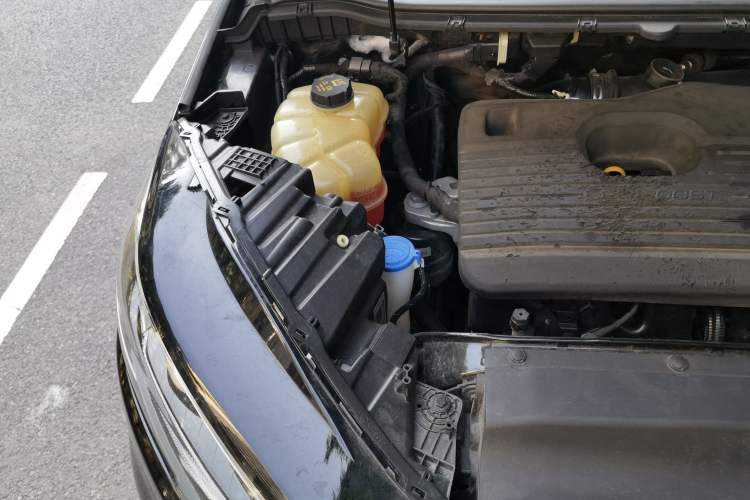 Used Ford Edge 2020 EcoBoost 245 Two-Wheel Drive Titanium 7-Seater Engine Bay Right