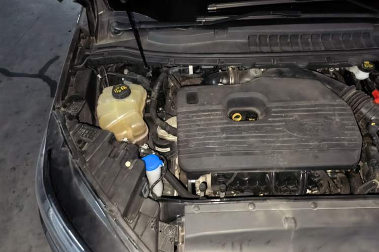 Used Ford Edge 2020 EcoBoost 245 Two-Wheel Drive Titanium 7-Seater Engine Bay Right
