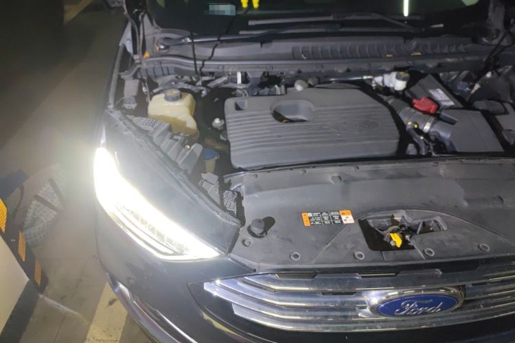 Used Ford Edge 2020 EcoBoost 245 Two-Wheel Drive Titanium 7-Seater Engine Bay Right