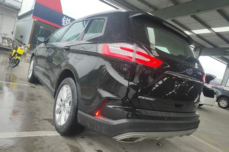 Used Ford Edge 2020 EcoBoost 245 Two-Wheel-Drive Platinum Edition 5 Seats Exterior 2