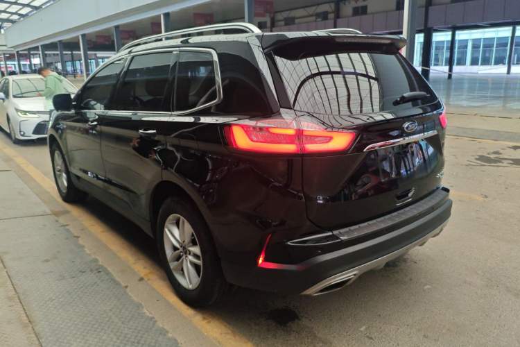 Used Ford Edge 2020 EcoBoost 245 Two-Wheel-Drive Titanium 5-Seater Exterior 2