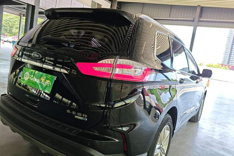 Used Ford Edge 2020 EcoBoost 245 Two-Wheel-Drive Titanium 5-Seater Exterior 3