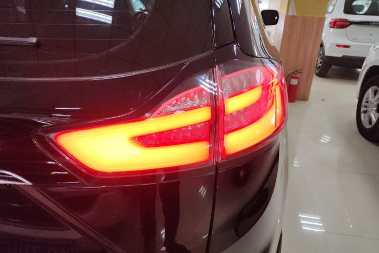 Used Ford Edge 2020 EcoBoost 245 Two-Wheel-Drive Platinum Edition 5 Seats Exterior 3