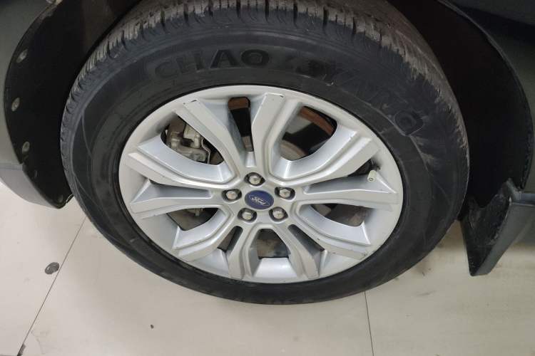 Used Ford Edge 2020 EcoBoost 245 Two-Wheel-Drive Platinum Edition 5 Seats Exterior 4
