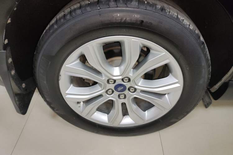 Used Ford Edge 2020 EcoBoost 245 Two-Wheel-Drive Platinum Edition 5 Seats Exterior 5