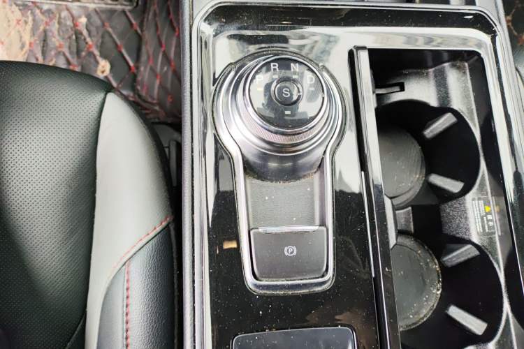 Used Ford Edge 2020 EcoBoost 245 4x4 ST-Line 7-Seater Gear Lever