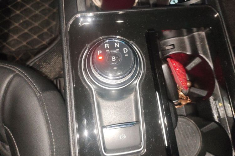 Used Ford Edge 2020 EcoBoost 245 Two-Wheel Drive Titanium 7-Seater Gear Lever