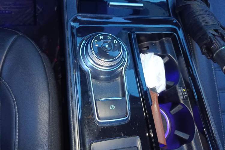Used Ford Edge 2020 EcoBoost 245 Two-Wheel Drive Titanium 7-Seater Gear Lever