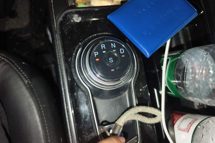 Used Ford Edge 2020 EcoBoost 245 Two-Wheel Drive Titanium 7-Seater Gear Lever