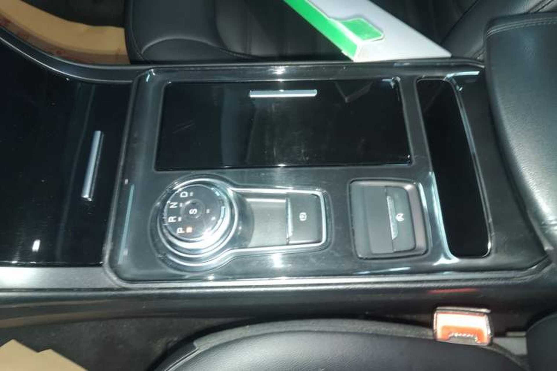 Used Ford Edge 2020 EcoBoost 245 Two-Wheel-Drive Platinum Edition 5 Seats Gear Lever