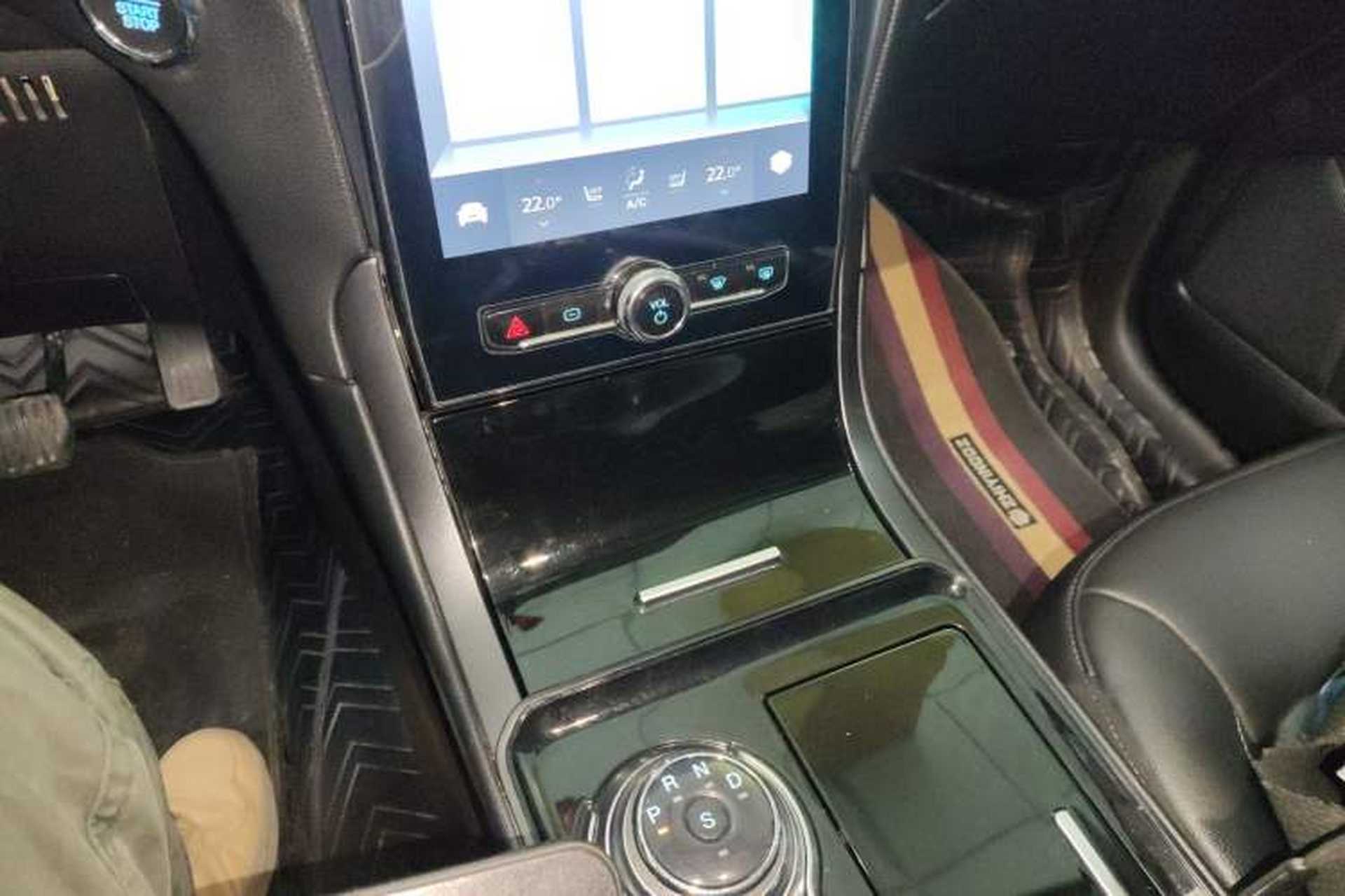 Used Ford Edge 2020 EcoBoost 245 Two-Wheel-Drive Platinum Edition 5 Seats Gear Lever