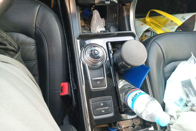 Used Ford Edge 2020 EcoBoost 245 Two-Wheel Drive Titanium 7-Seater Gear Lever