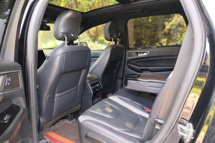 Used Ford Edge 2020 EcoBoost 245 4x4 ST-Line 7-Seater Interior 2