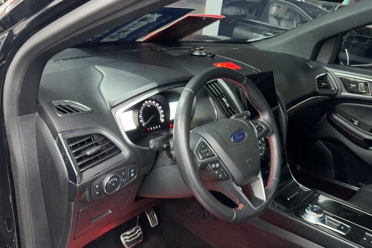 Used Ford Edge 2020 EcoBoost 245 4x4 ST-Line 7-Seater Interior 2