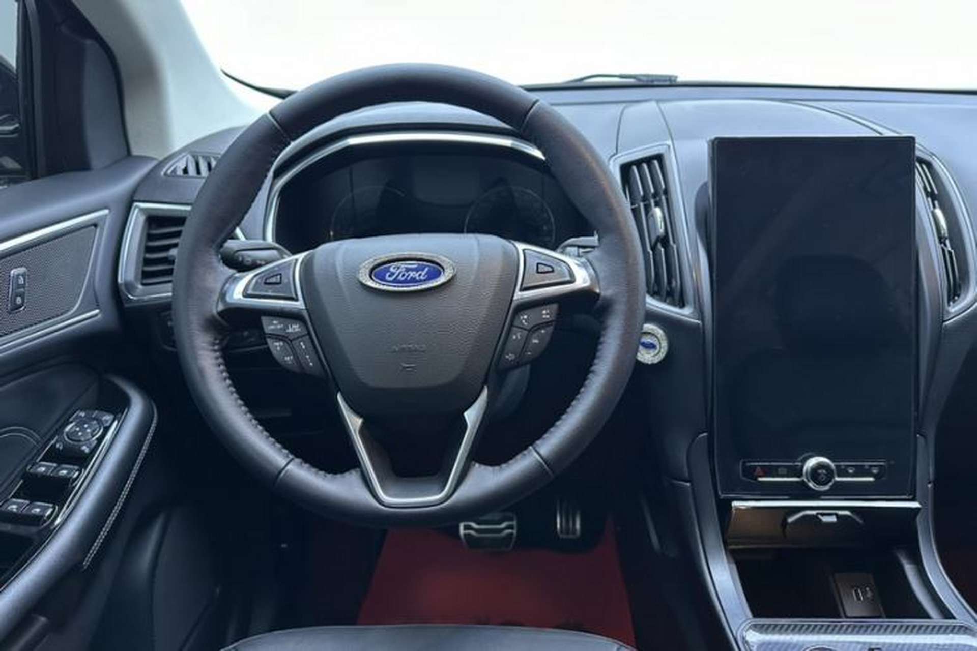 Used Ford Edge 2020 EcoBoost 245 Two-Wheel Drive Titanium 7-Seater Interior 2