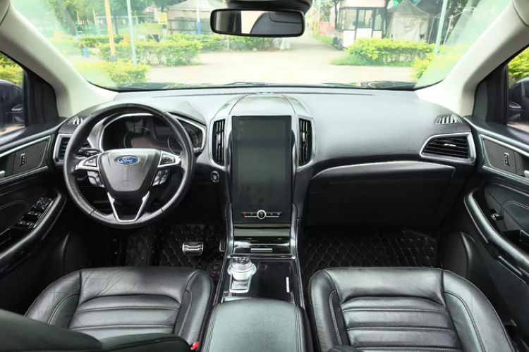 Used Ford Edge 2020 EcoBoost 245 Two-Wheel Drive Titanium 7-Seater Interior 2