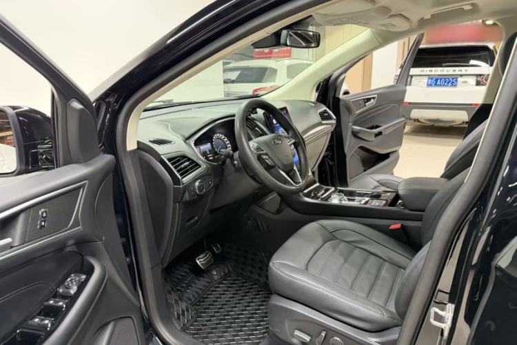 Used Ford Edge 2020 EcoBoost 245 Two-Wheel Drive Titanium 7-Seater Interior 3