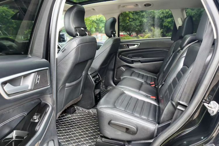 Used Ford Edge 2020 EcoBoost 245 Two-Wheel Drive Titanium 7-Seater Interior 3