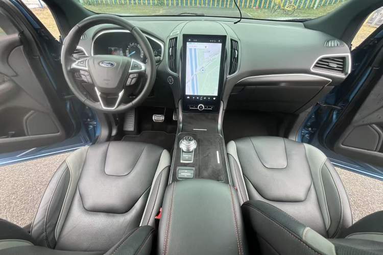 Used Ford Edge 2020 EcoBoost 245 4x4 ST-Line 7-Seater Interior 3