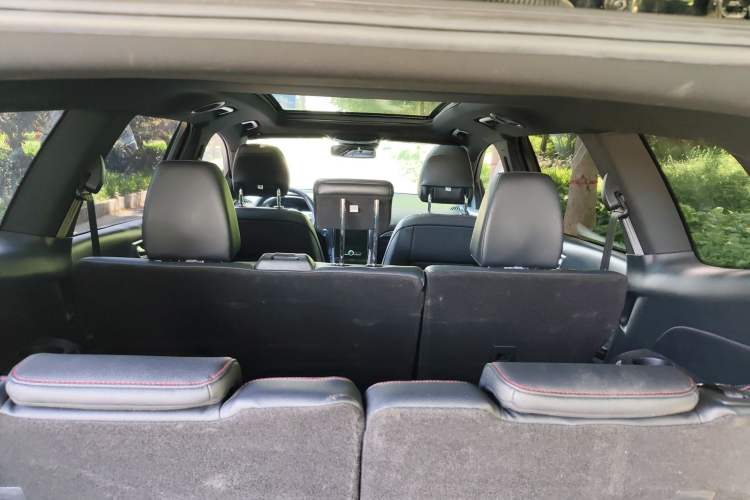 Used Ford Edge 2020 EcoBoost 245 4x4 ST-Line 7-Seater Interior 4
