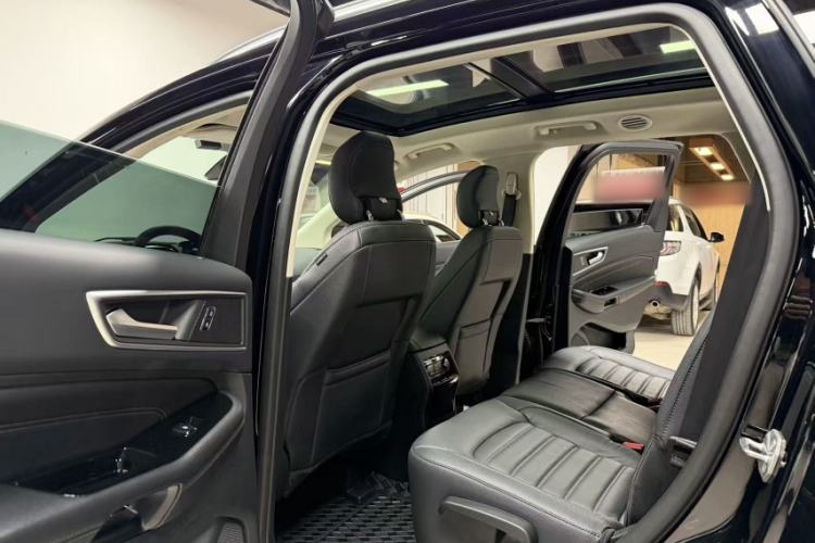 Used Ford Edge 2020 EcoBoost 245 Two-Wheel Drive Titanium 7-Seater Interior 4