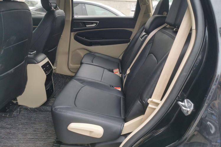 Used Ford Edge 2020 EcoBoost 245 Two-Wheel-Drive Titanium 5-Seater Interior 4